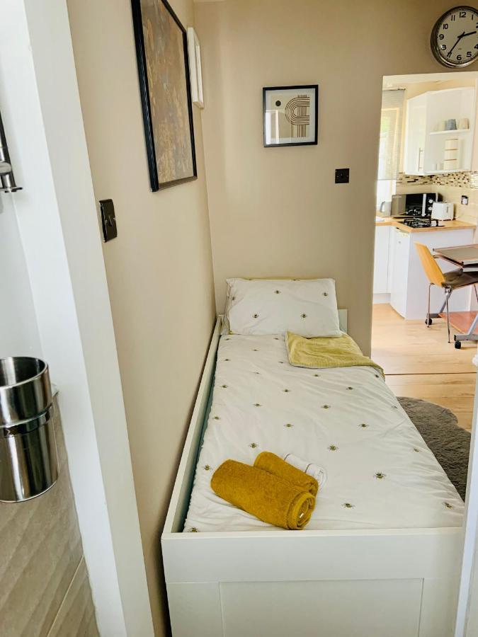 Beautiful Self Contained Studio Apartman London Kültér fotó