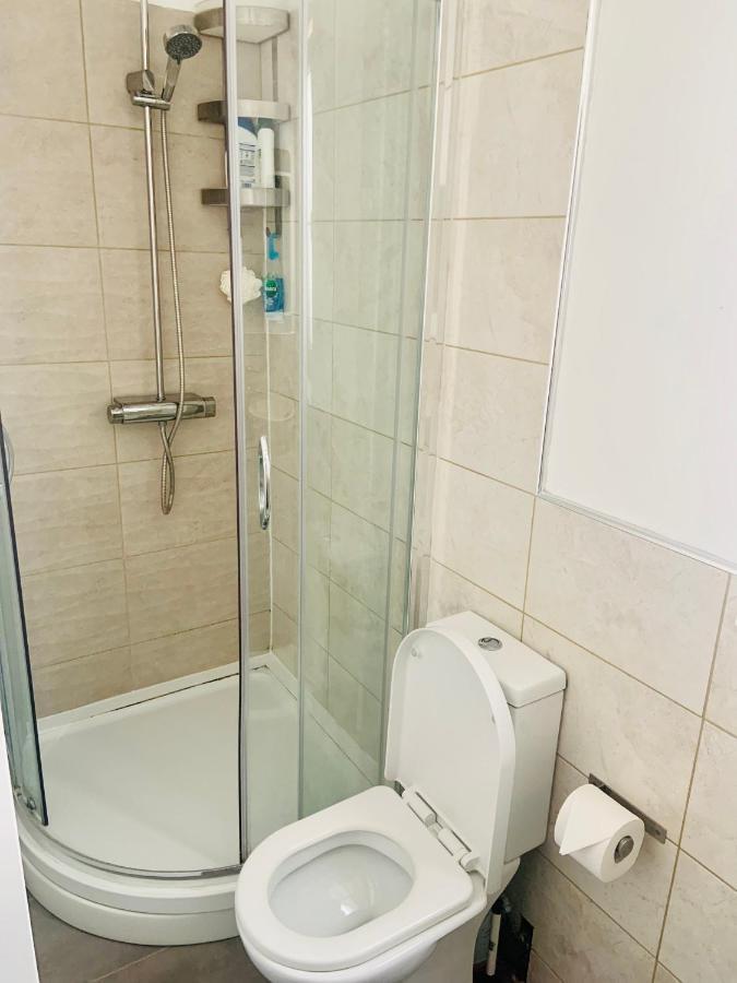 Beautiful Self Contained Studio Apartman London Kültér fotó