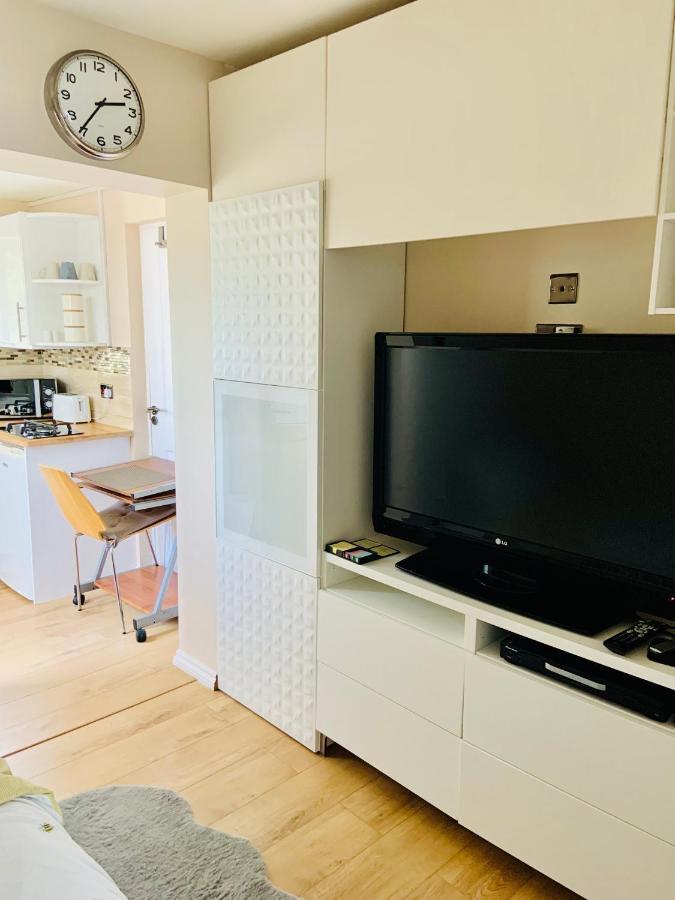 Beautiful Self Contained Studio Apartman London Kültér fotó